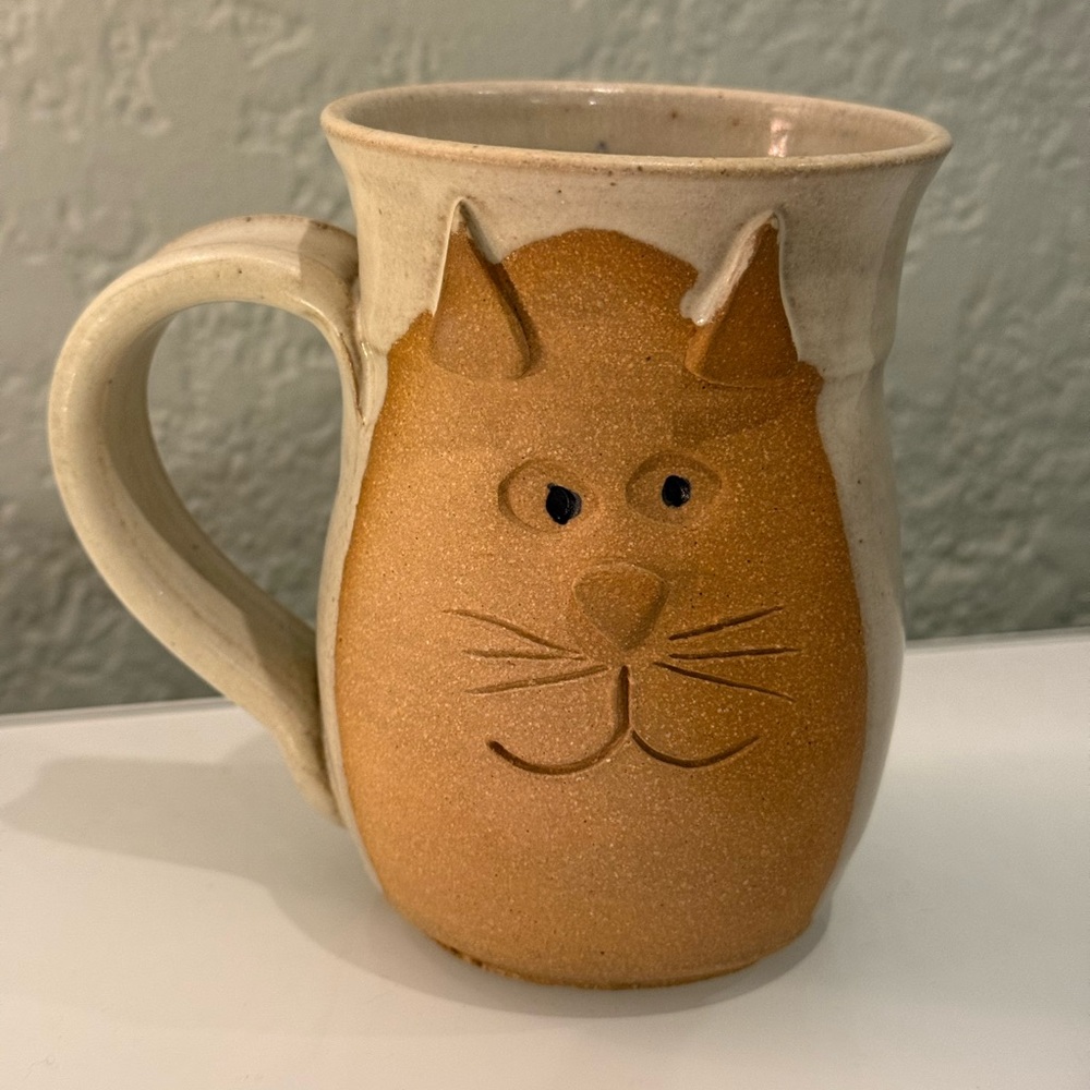 Handcrafted Beige Cat Mug NEW NO TAG